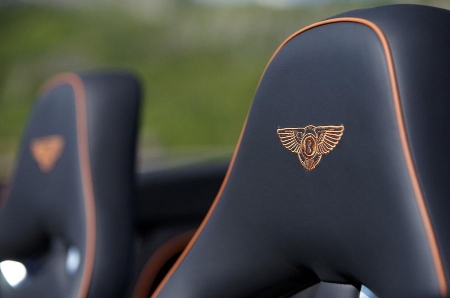 Детали интерьера Bentley Continental SuperSports Convertible 2010 года  (фото 13 из 108)